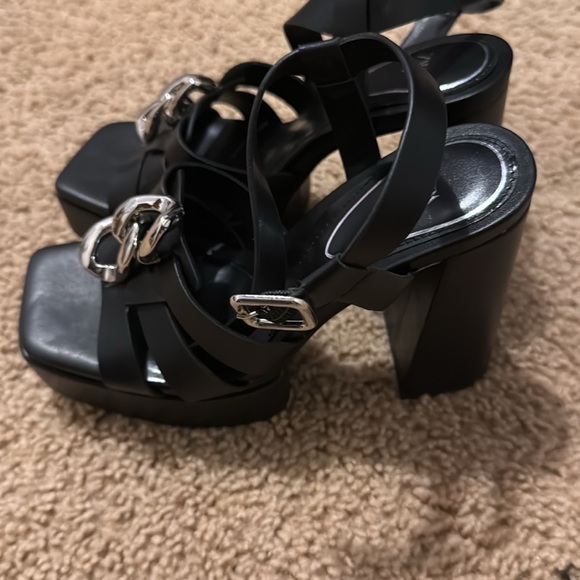 New - Picture 2 of 3